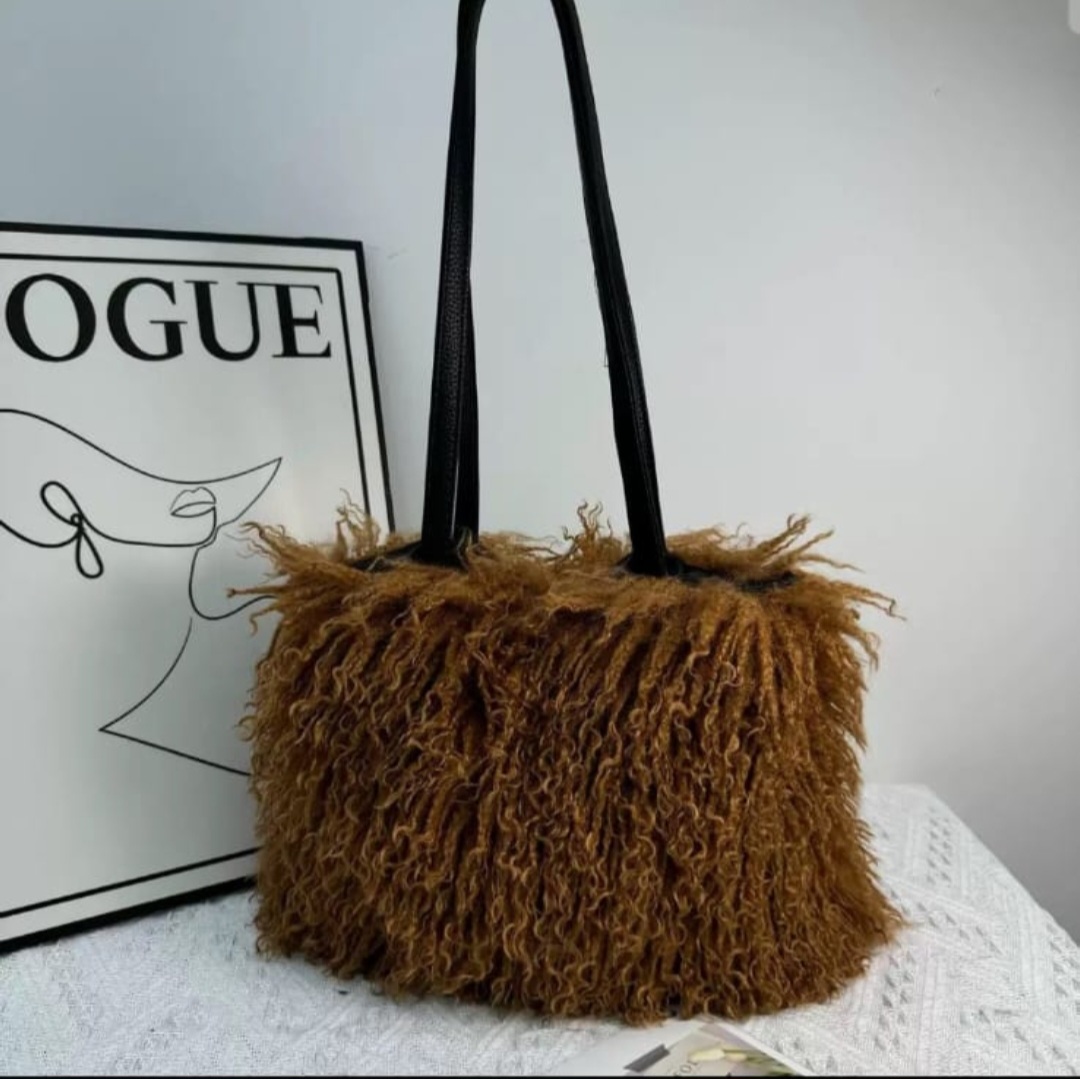 Bolso femenino de textura suave