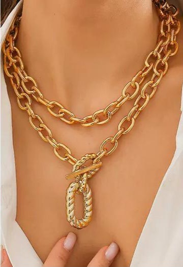 Collar de bisutería moderno