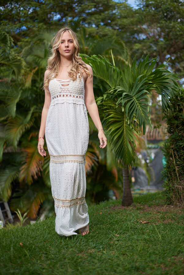 Vestido Largo Boho Chic con Corpiño de Crochet y Ojalillo