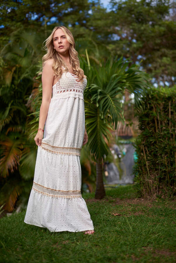Vestido Largo Boho Chic con Corpiño de Crochet y Ojalillo - Imagen 2